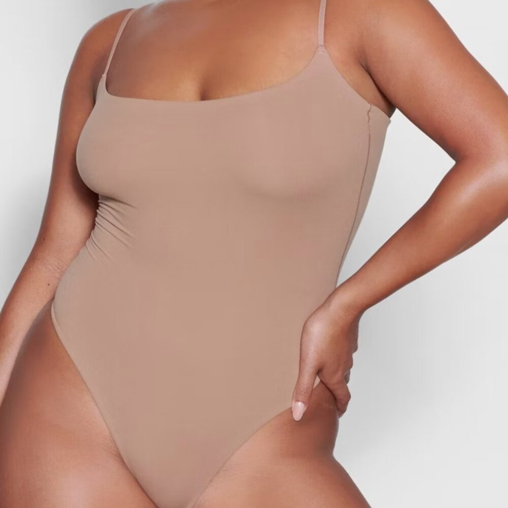 L - SKIMS Fits Everybody Cami Thong Bodysuit - SIENNA